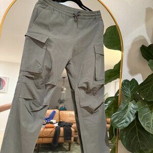 Oak + Fort Olive Green Cargo Pants (Size M)